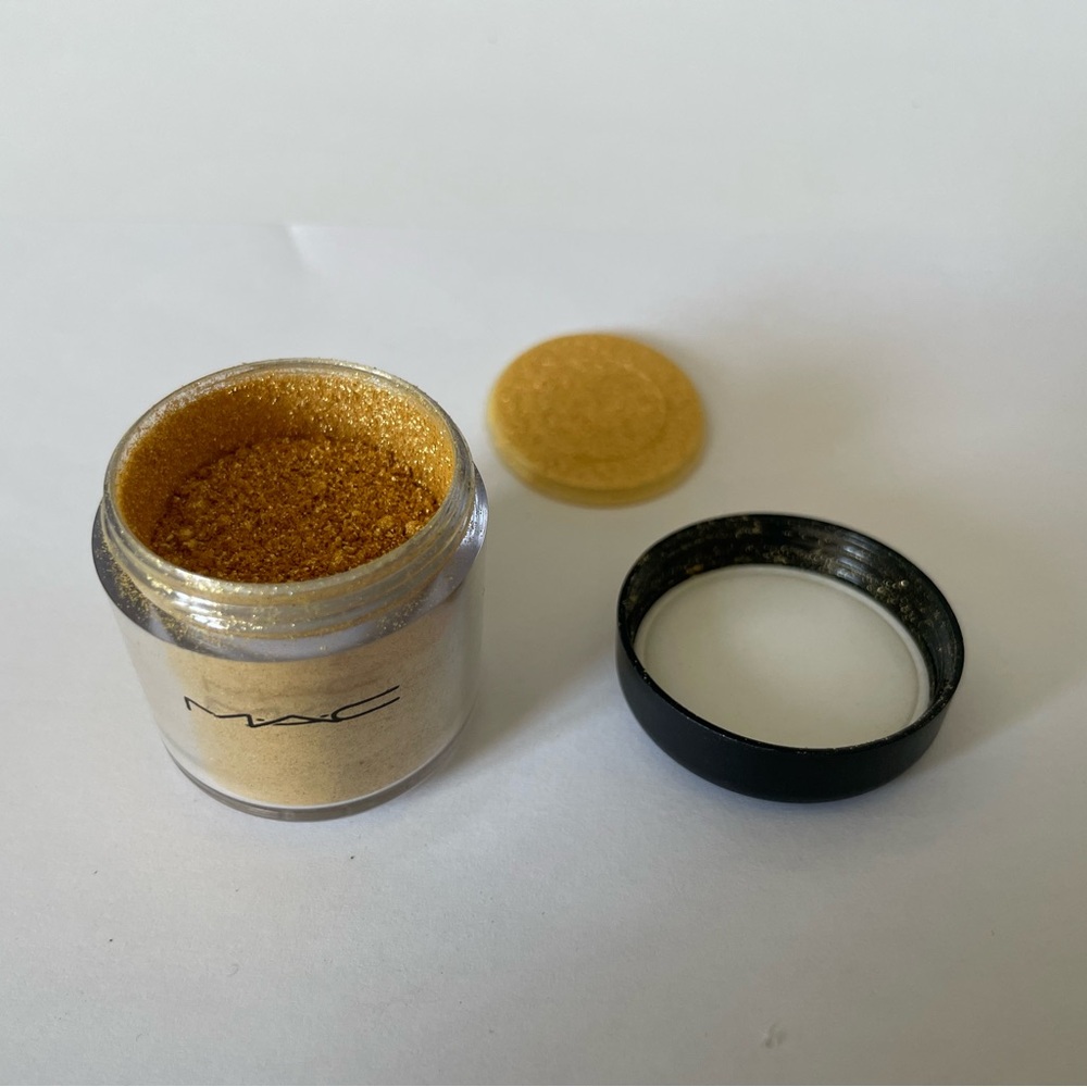 MAC Golden lemon Pigment